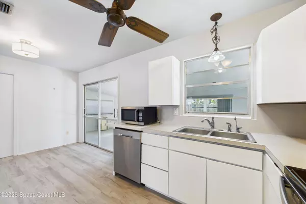 959 Eyerly LN NE, Palm Bay, FL 32905