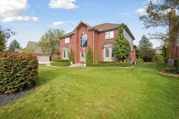 40448 Emerald W, Clinton Twp, MI 48038