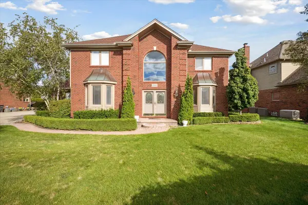 40448 Emerald W, Clinton Twp, MI 48038