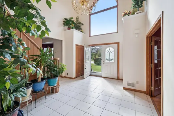 40448 Emerald W, Clinton Twp, MI 48038