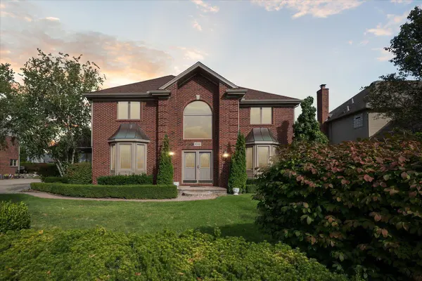 40448 Emerald W, Clinton Twp, MI 48038