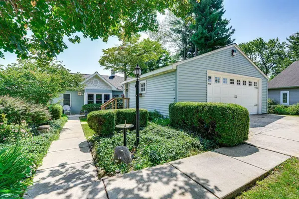 51479 Summit Street, Paw Paw, MI 49079