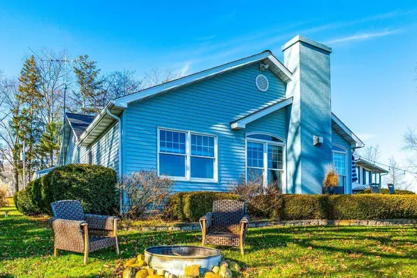 51479 Summit Street, Paw Paw, MI 49079