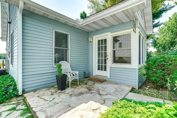 51479 Summit Street, Paw Paw, MI 49079