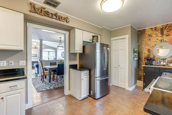 51479 Summit Street, Paw Paw, MI 49079