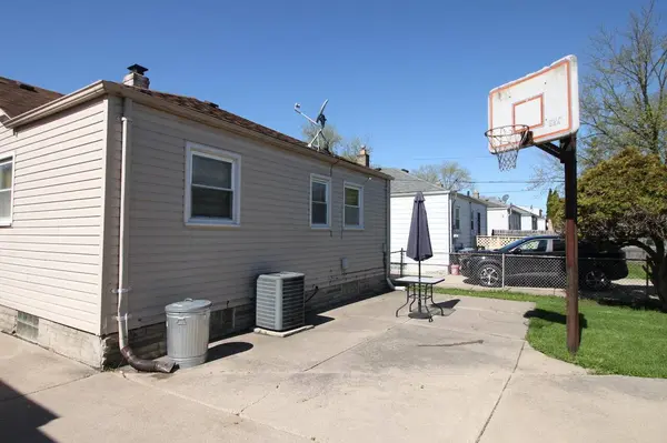 18905 Woodland Street, Harper Woods, MI 48225