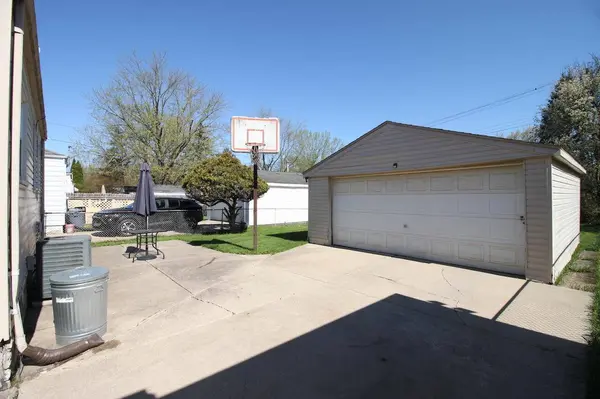 18905 Woodland Street, Harper Woods, MI 48225