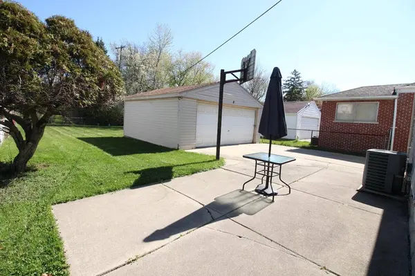 18905 Woodland Street, Harper Woods, MI 48225