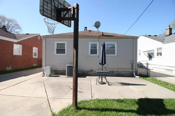 18905 Woodland Street, Harper Woods, MI 48225