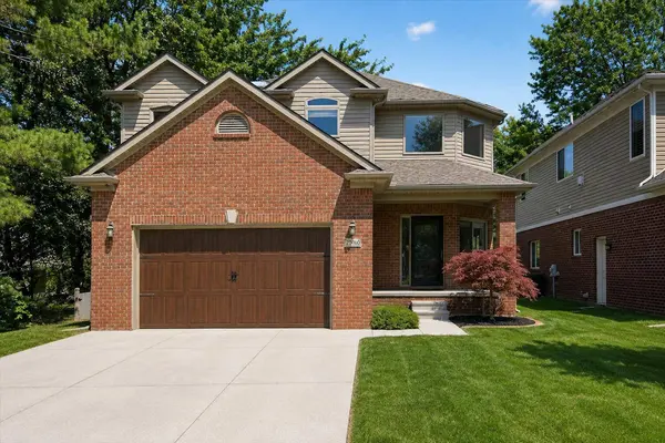 28000 Worthington Street, Saint Clair Shores, MI 48081