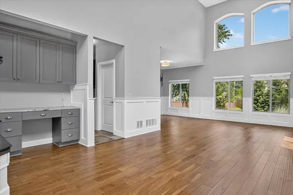 28000 Worthington Street, Saint Clair Shores, MI 48081