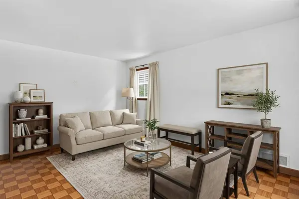 574 E Dallas Avenue, Madison Heights, MI 48071