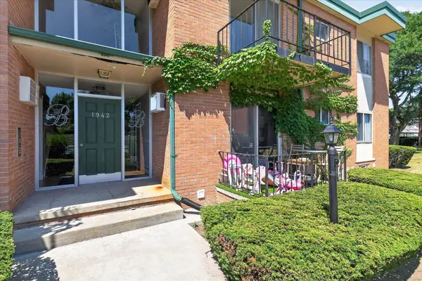 1942 Axtell Drive #3, Troy, MI 48084