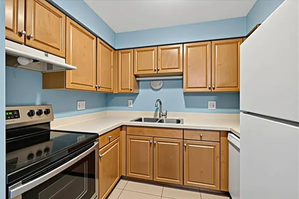 1942 Axtell Drive #3, Troy, MI 48084