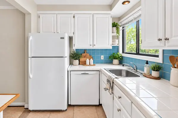 25749 Woodward Avenue #106, Royal Oak, MI 48067