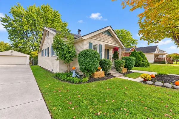 22011 Elizabeth Street, Saint Clair Shores, MI 48080