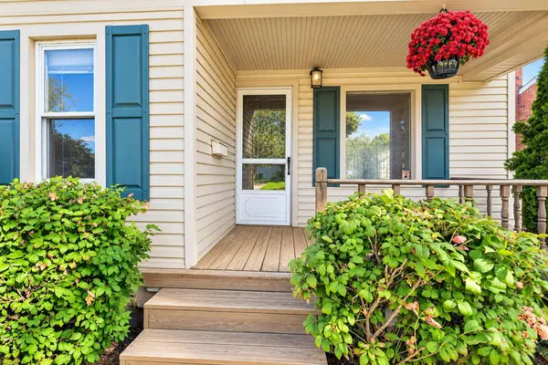 22011 Elizabeth Street, Saint Clair Shores, MI 48080