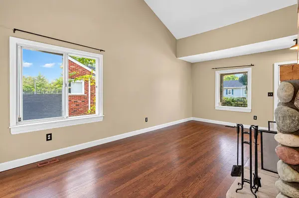 22011 Elizabeth Street, Saint Clair Shores, MI 48080