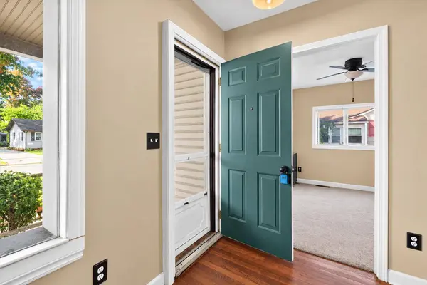 22011 Elizabeth Street, Saint Clair Shores, MI 48080