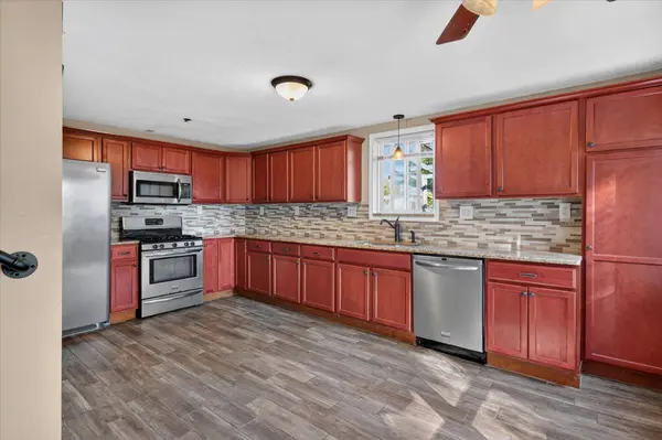 22011 Elizabeth Street, Saint Clair Shores, MI 48080