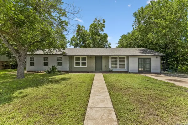 1411 HUMMINGBIRD LN, Seguin, TX 78155