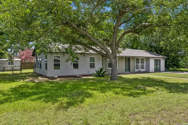 1411 HUMMINGBIRD LN, Seguin, TX 78155
