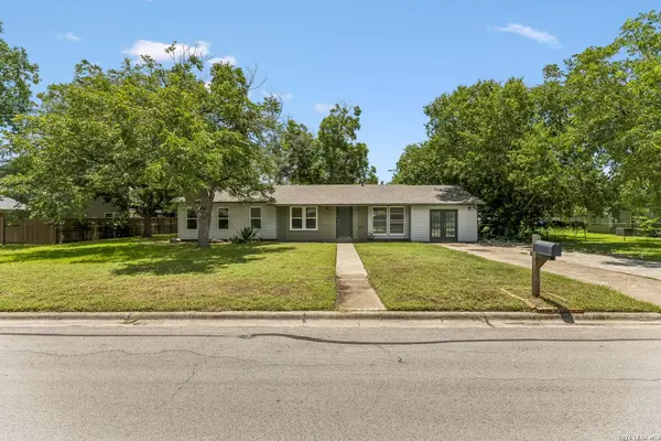 1411 HUMMINGBIRD LN, Seguin, TX 78155