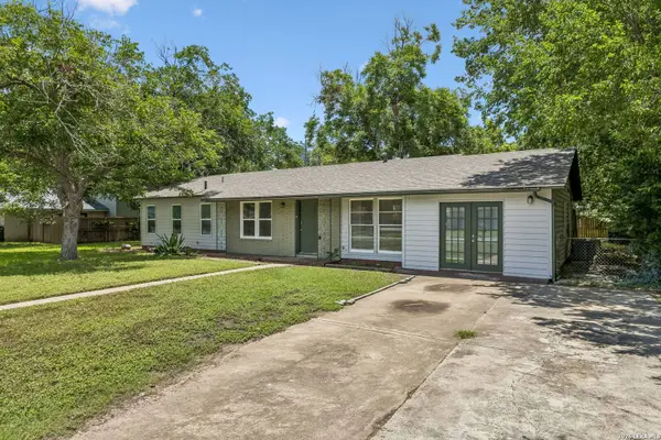 1411 HUMMINGBIRD LN, Seguin, TX 78155