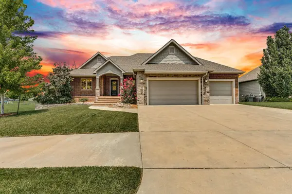 904 E Waterview Dr, Andover, KS 67002