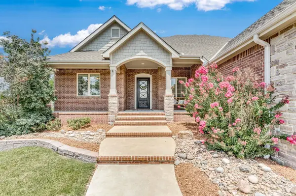 904 E Waterview Dr, Andover, KS 67002