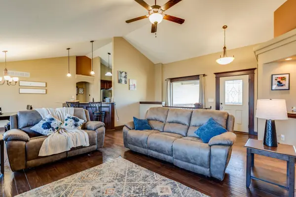 8517 W Candlewood Ct, Wichita, KS 67205