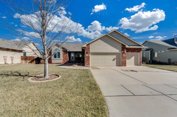 8517 W Candlewood Ct, Wichita, KS 67205