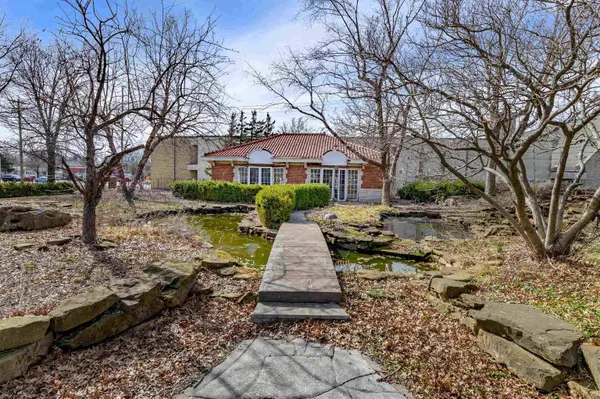 209 S Highland Ave, Chanute, KS 66720