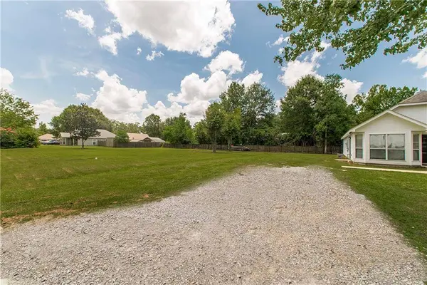 13216 VILLAGE TRACE DR, Folsom, LA 70437