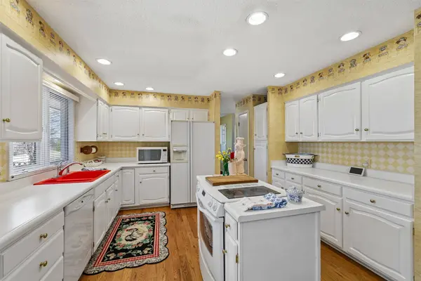 2920 Eula Drive, Urbandale, IA 50322