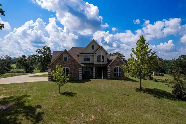 4149 Acr 2202, Palestine, TX 75803