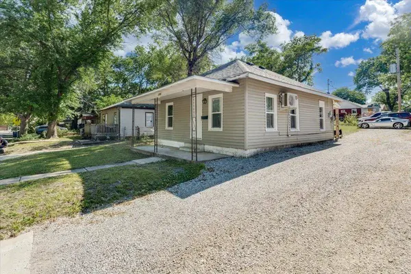 1121 N School, Augusta, KS 67010