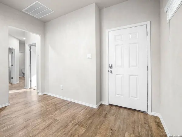 3019 Pacific Coast, Converse, TX 78109