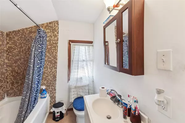 3845 51st Street, Des Moines, IA 50310