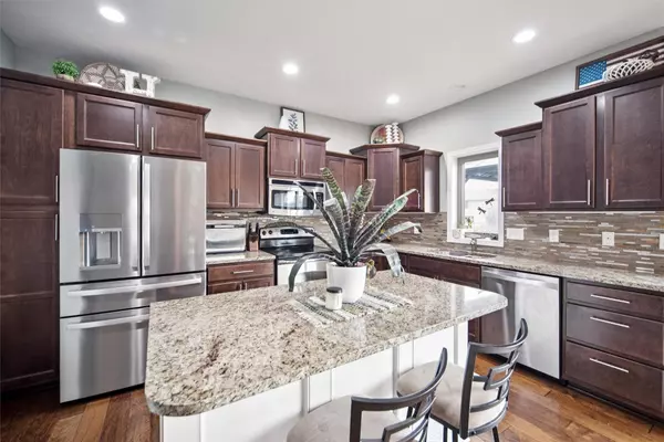 323 Tailfeather Drive NW, Bondurant, IA 50035