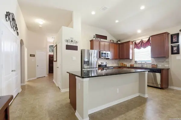 8307 BREEZY CV, Selma, TX 78154