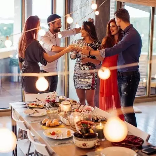 How to Throw an Unforgettable Housewarming Party