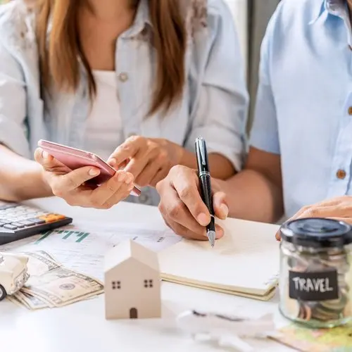 5 Ways Couples Can Manage Finances Together,Carrie Licon