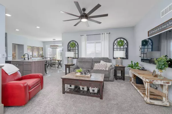 2018 Chestnut St, Newton, KS 67114