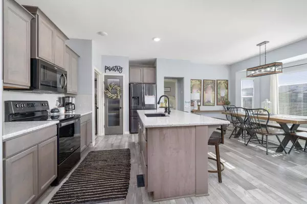 2018 Chestnut St, Newton, KS 67114