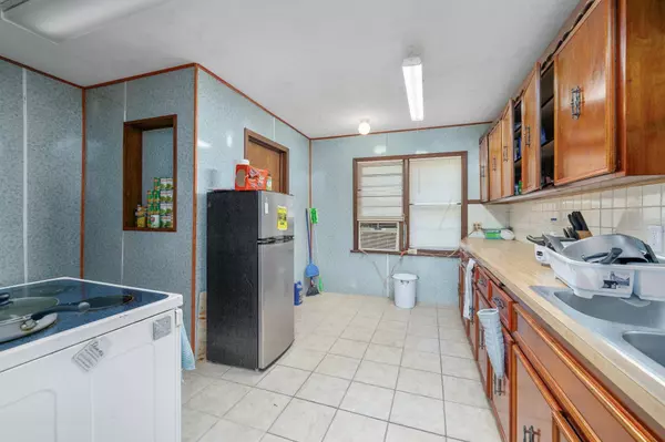 327 N Elm St, Douglass, KS 67039