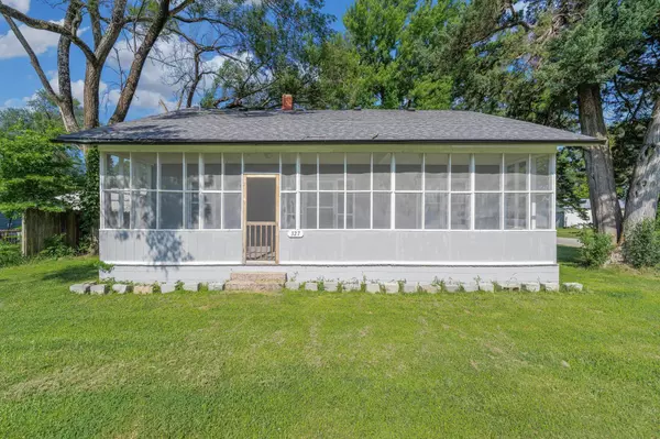 327 N Elm St, Douglass, KS 67039