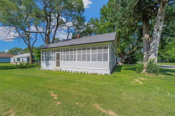 327 N Elm St, Douglass, KS 67039