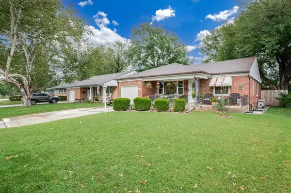 1038 S Fabrique Dr, Wichita, KS 67218