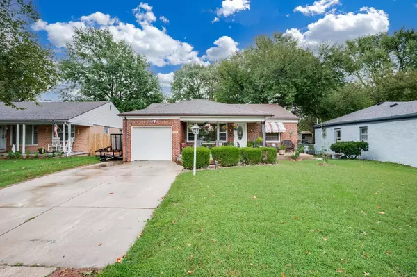 1038 S Fabrique Dr, Wichita, KS 67218